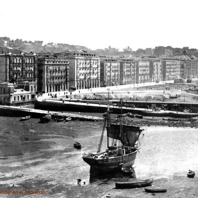 Foto antigua del Paseo Pereda (9).jpg