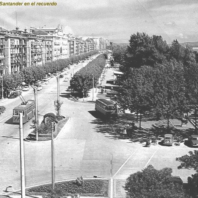 Foto antigua del Paseo Pereda (11).jpg