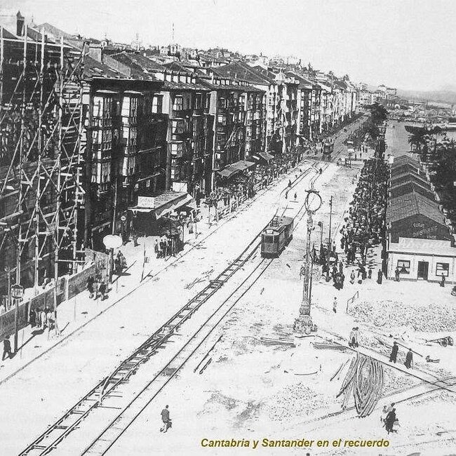 Foto antigua del Paseo Pereda (13).jpg