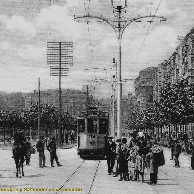 Foto antigua del Paseo Pereda (14).jpg