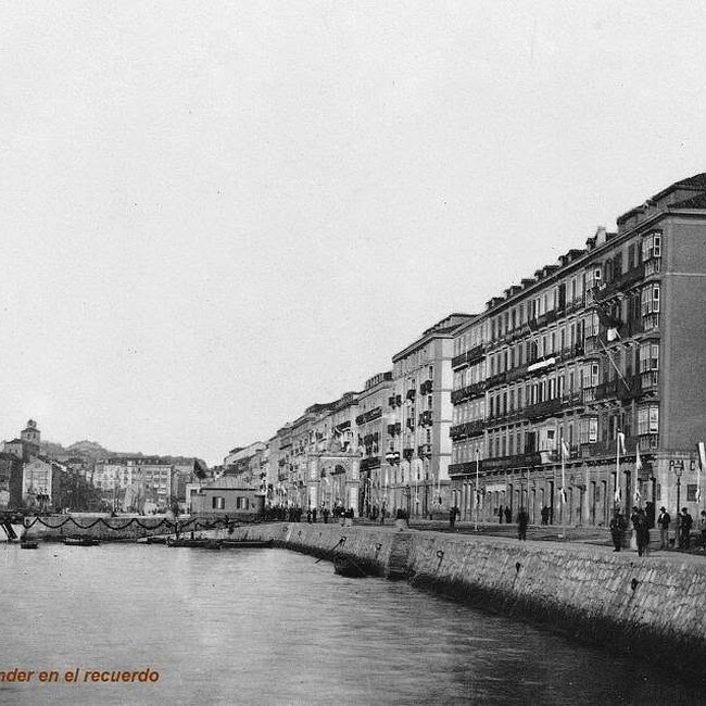 Foto antigua del Paseo Pereda (18).jpg