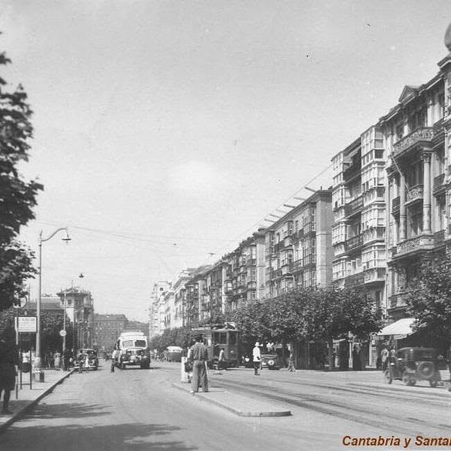 Foto antigua del Paseo Pereda (19).jpg