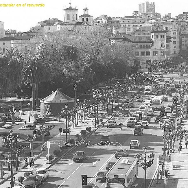 Foto antigua del Paseo Pereda (26).jpg