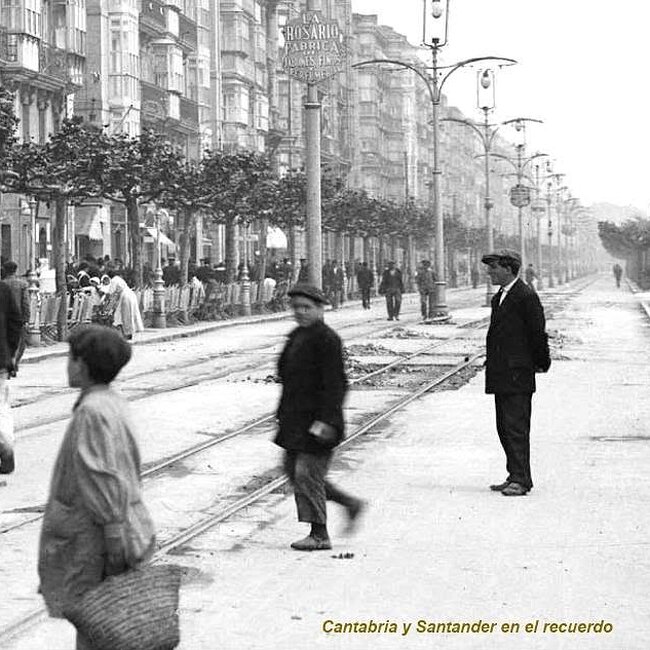 Foto antigua del Paseo Pereda (27).jpg