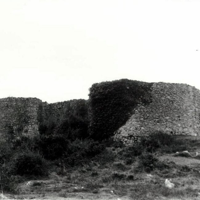 Foto antigua del Castillo del Pedregal en Laredo (1).jpg