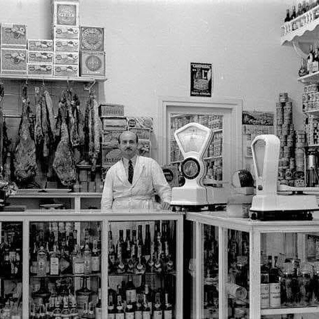 Foto antigua de establecimientos de Cantabria (12).jpg