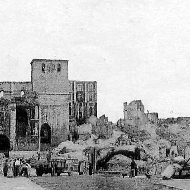 Foto antigua de la Botica del Puente (4).jpg