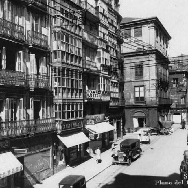 Foto antigua de la Plaza Vieja (6).jpg