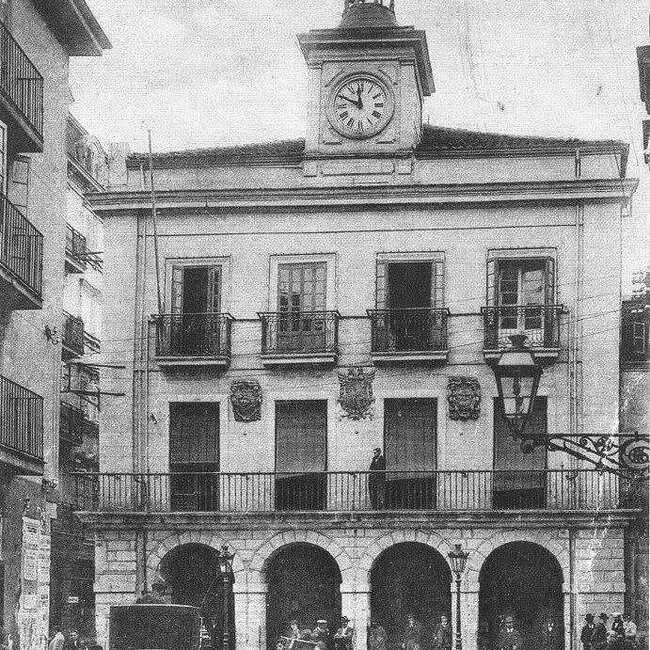 Foto antigua de la Plaza Vieja (12).jpg