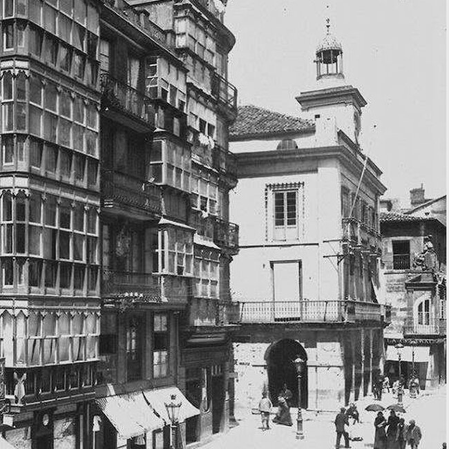 Foto antigua de la Plaza Vieja (20).jpg