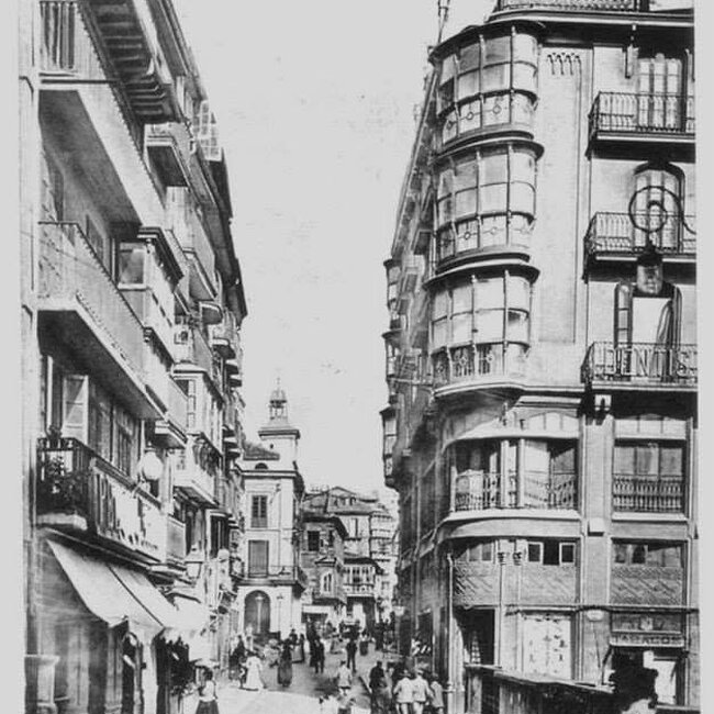 Foto antigua de la Plaza Vieja (27).jpg