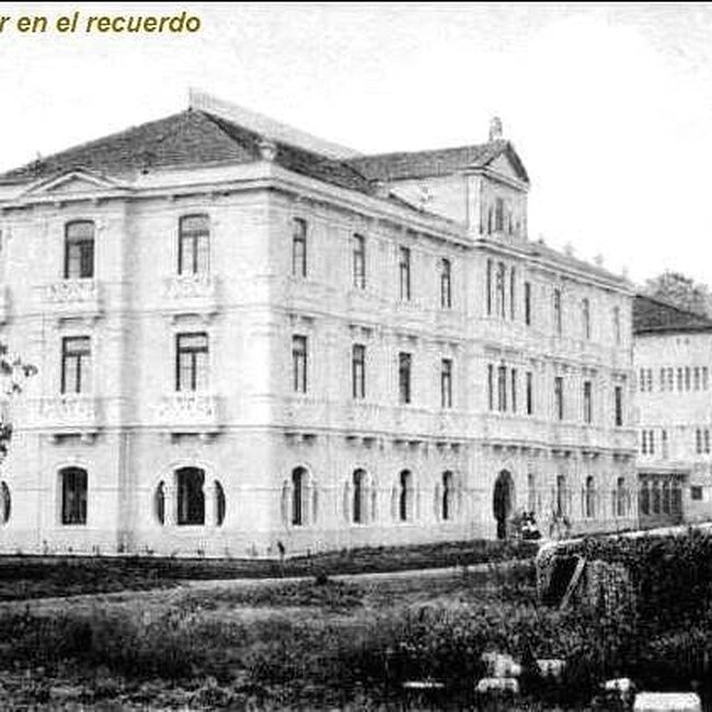 Foto antigua del Balnerario y Aguas de Solares (1).jpg