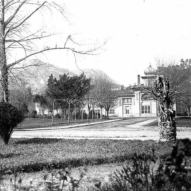 Foto antigua del Balnerario y Aguas de Solares (2).jpg