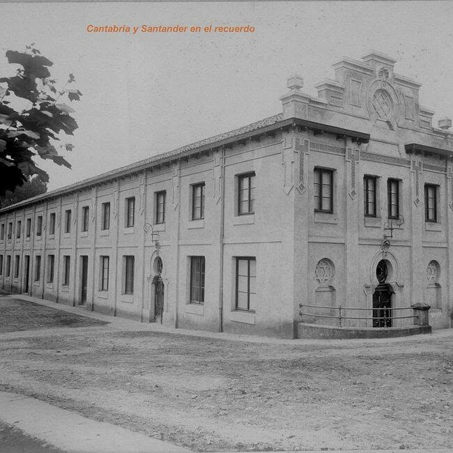 Foto antigua del Balnerario y Aguas de Solares (12).jpg
