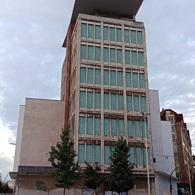 [2026] - Antiguo edificio de Tabacalera en calle Marqués de la Hermida