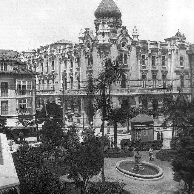 Foto antigua de la plaza del Ayuntamiento (1).jpg