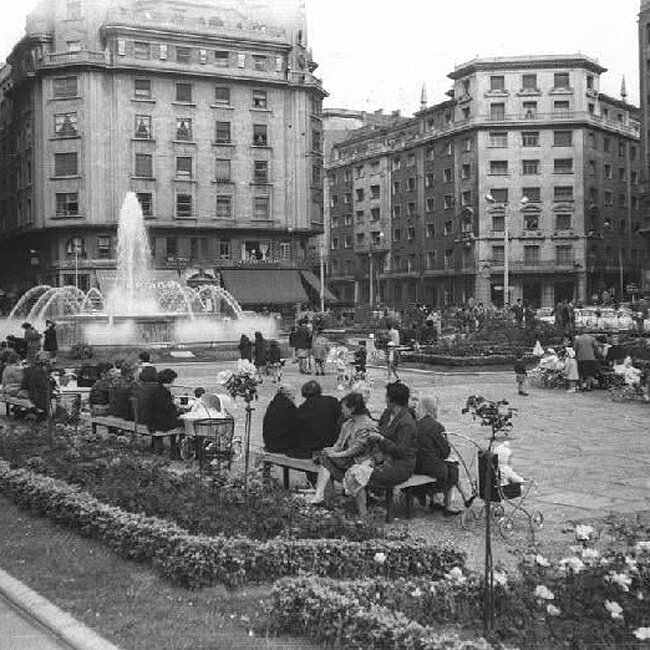 Foto antigua de la plaza del Ayuntamiento (3).jpg