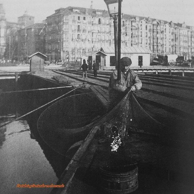 Foto antigua del muelle de Maliaño (1).jpg