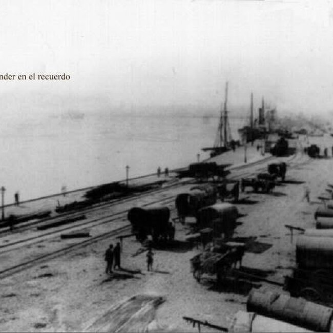 Foto antigua del muelle de Maliaño (11).jpg