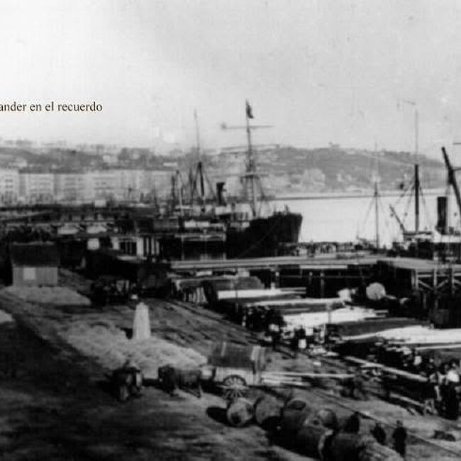 Foto antigua del muelle de Maliaño (13).jpg