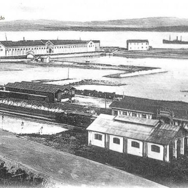 Foto antigua del muelle de Maliaño (19).jpg