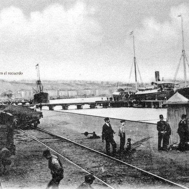Foto antigua del muelle de Maliaño (20).jpg