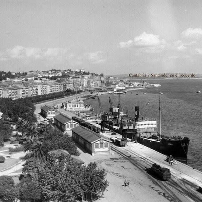 Foto antigua del muelle de Maliaño (27).jpg