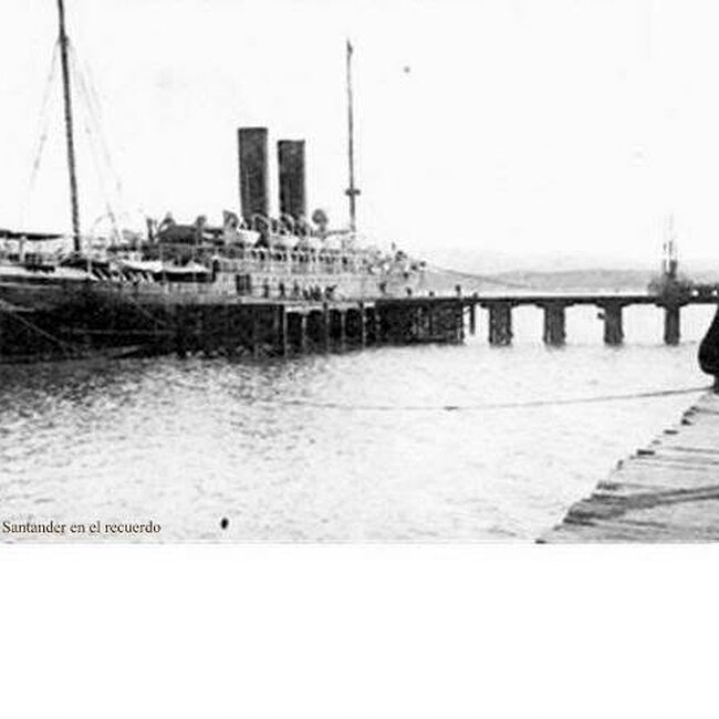 Foto antigua del muelle de Maliaño (36).jpg