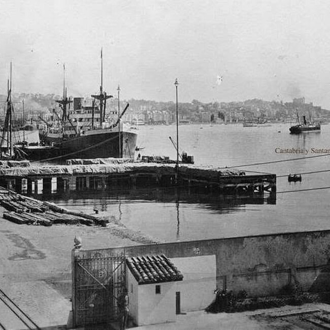 Foto antigua del muelle de Maliaño (49).jpg