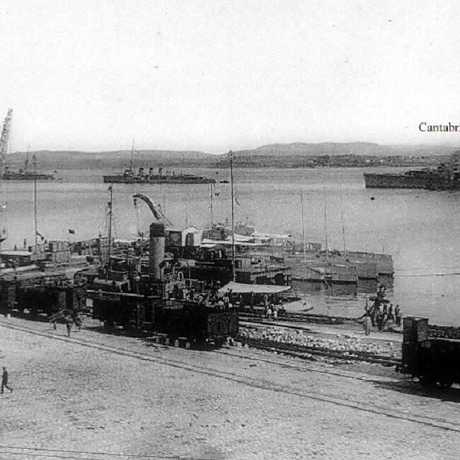Foto antigua del muelle de Maliaño (50).jpg