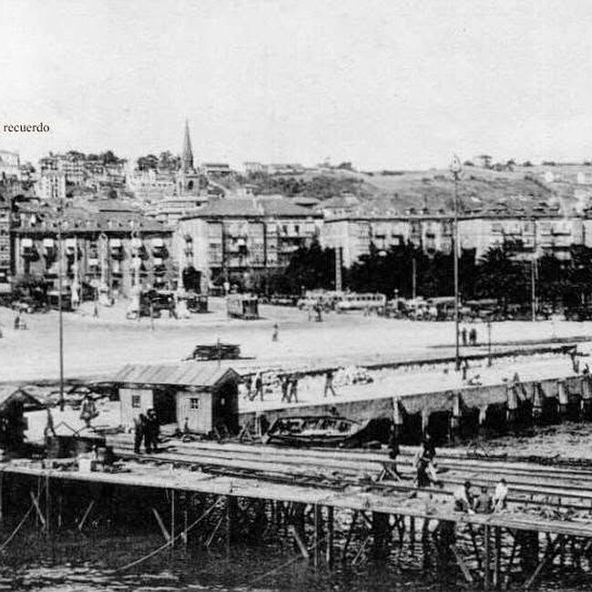 Foto antigua del muelle de Maliaño (54).jpg