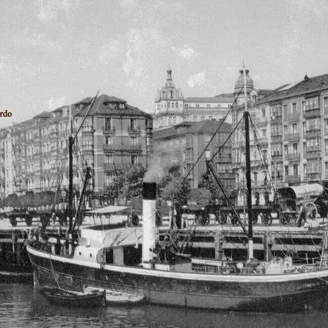 Foto antigua del muelle de Maliaño (61).jpg
