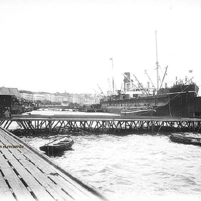 Foto antigua del muelle de Maliaño (63).jpg