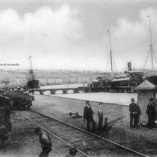 Foto antigua del muelle de Maliaño (64).jpg