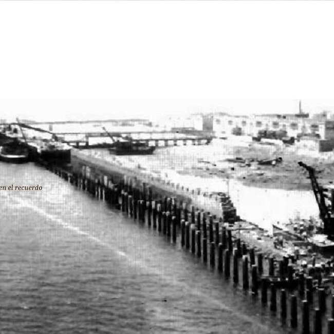Foto antigua del muelle de Maliaño (69).jpg