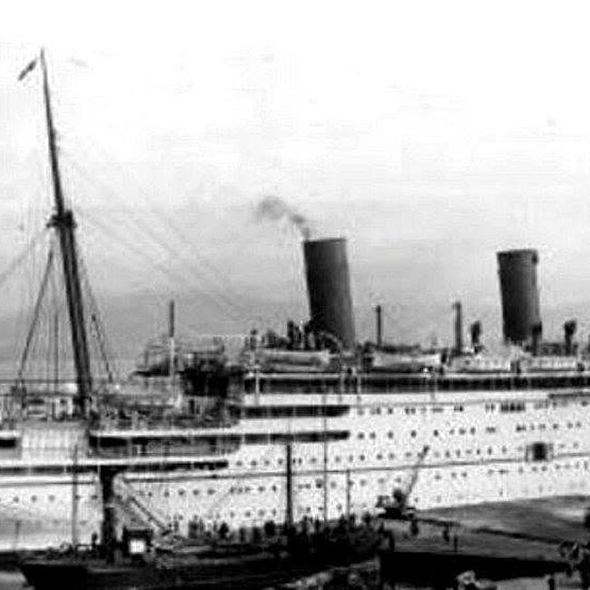 Foto antigua del muelle de Maliaño (70).jpg