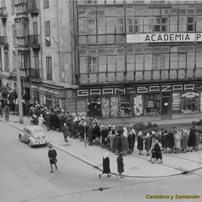 Foto antigua de la plaza del Ayuntamiento (7).jpg