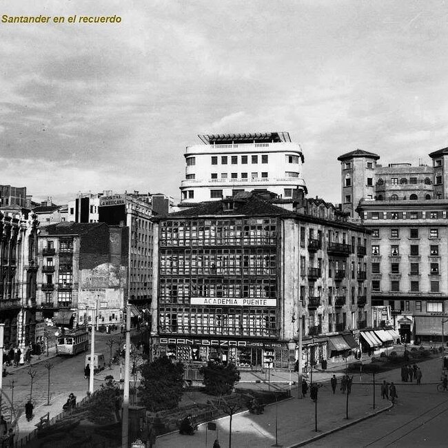 Foto antigua de la plaza del Ayuntamiento (13).jpg
