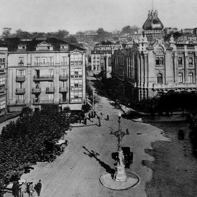 Foto antigua de la plaza del Ayuntamiento (14).jpg