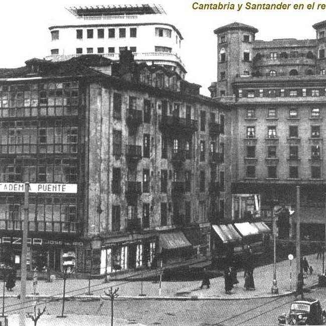 Foto antigua de la plaza del Ayuntamiento (16).jpg