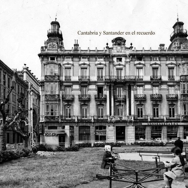 Foto antigua de la plaza Pombo (3).jpg