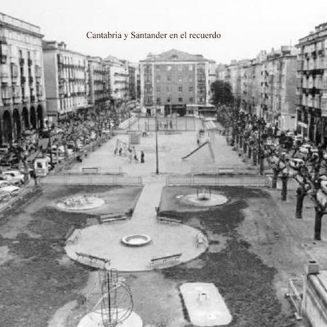 Foto antigua de la plaza Pombo (14).jpg