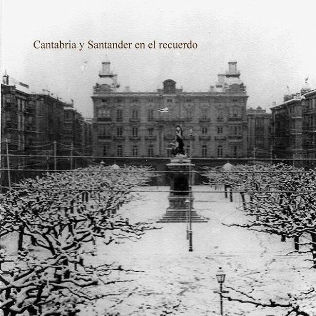 Foto antigua de la plaza Pombo (18).jpg