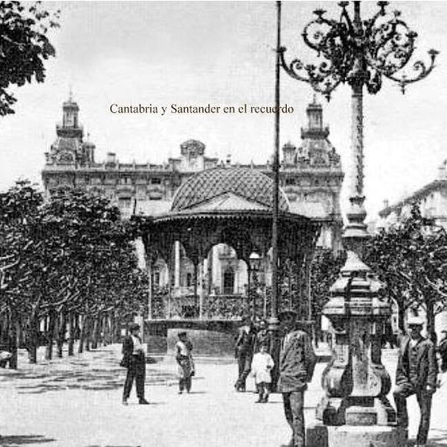 Foto antigua de la plaza Pombo (20).jpg