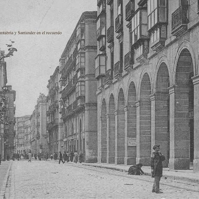 Foto antigua de la plaza Pombo (24).jpg