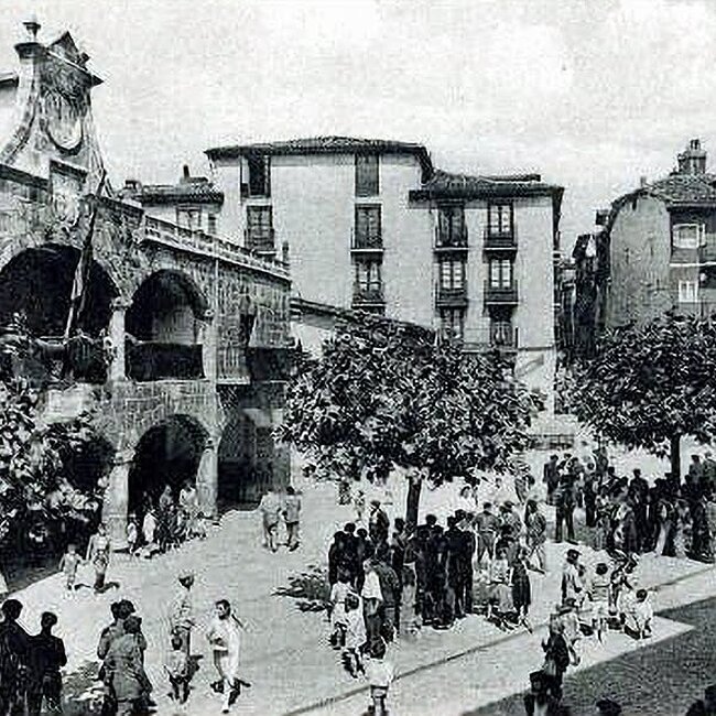 Foto antigua del Ayuntamiento de Laredo (1).jpg
