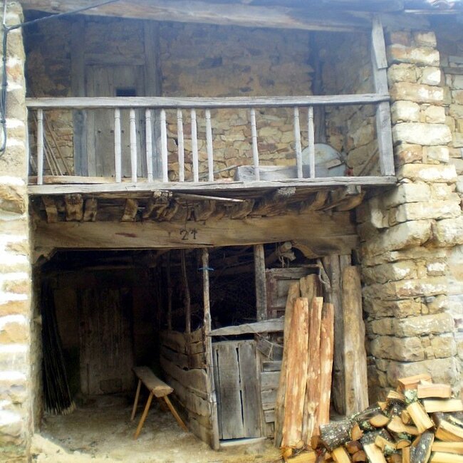 Casa montañesa de Los Tojos situada en la Plazuela