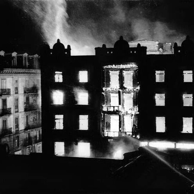[1971] - Fachada en llamas del edificio Palacio de Macho