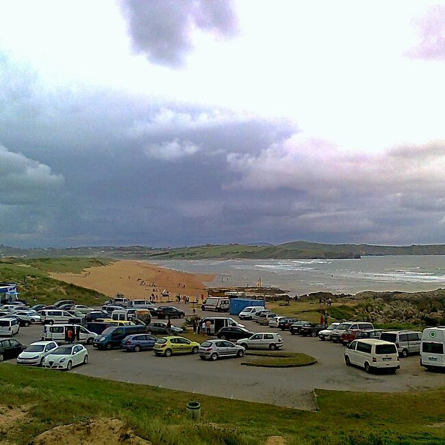 [c. 2016] - Playa de Valdearenas con el aparcamiento de la entrada