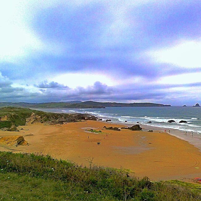 [c. 2016] - Playa de Canallave vista desde lo alto del acantilado (1)